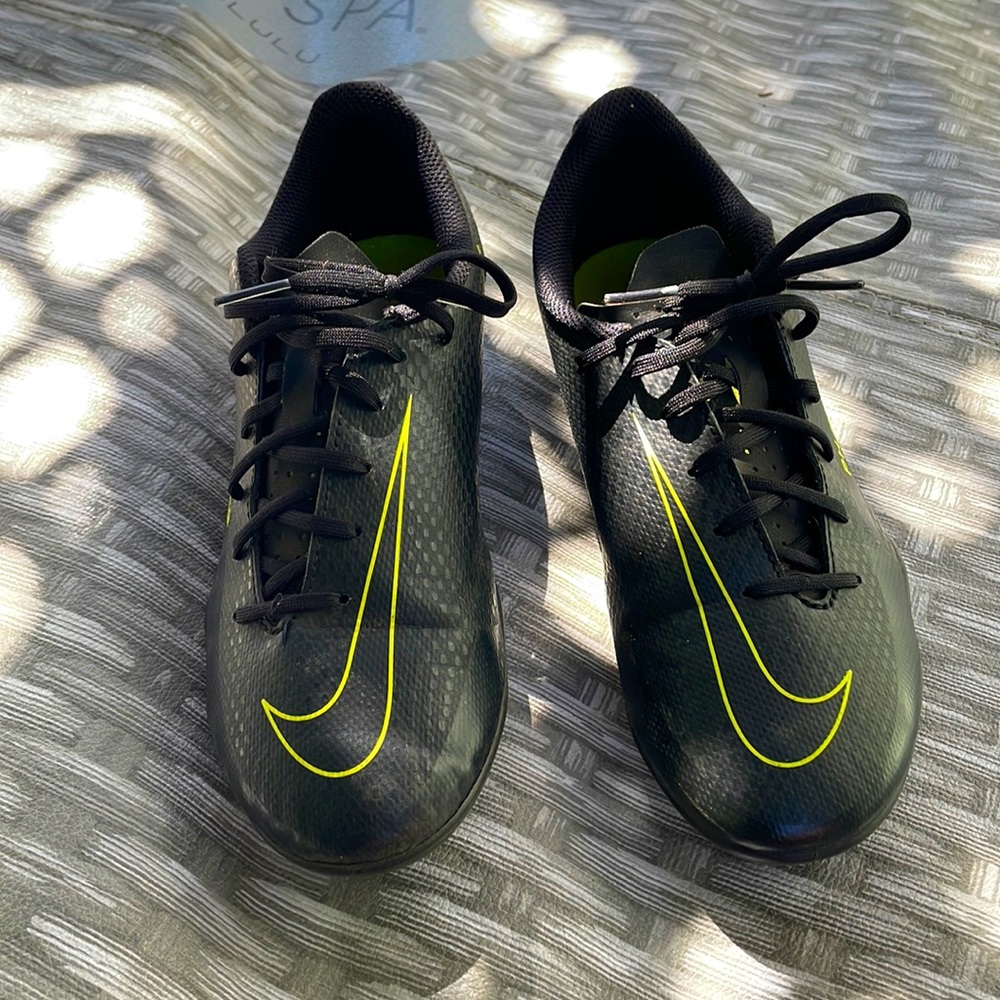 ⚽️Youth Nike Phantom soccer cleats⚽️